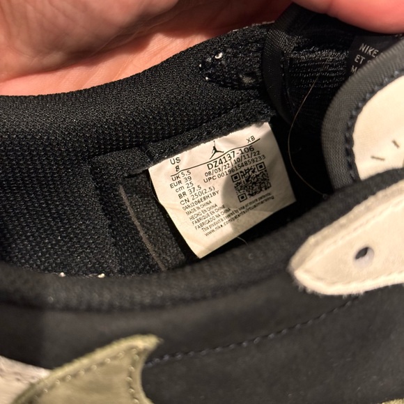 Travis Scott x Wmns Air Jordan 1
Retro Low OG SP 'Olive' - Picture 4 of 6